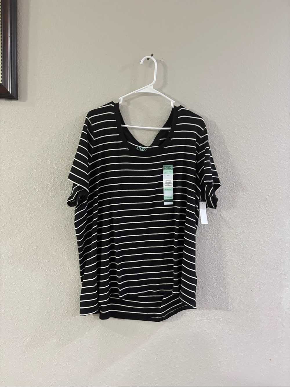 Black & White Striped Women's Short Sleeve Top 4x